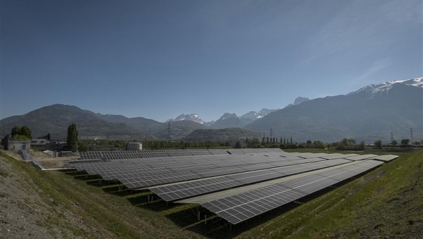 Monthey: un parc solaire de grande ampleur entre en service chez CIMO